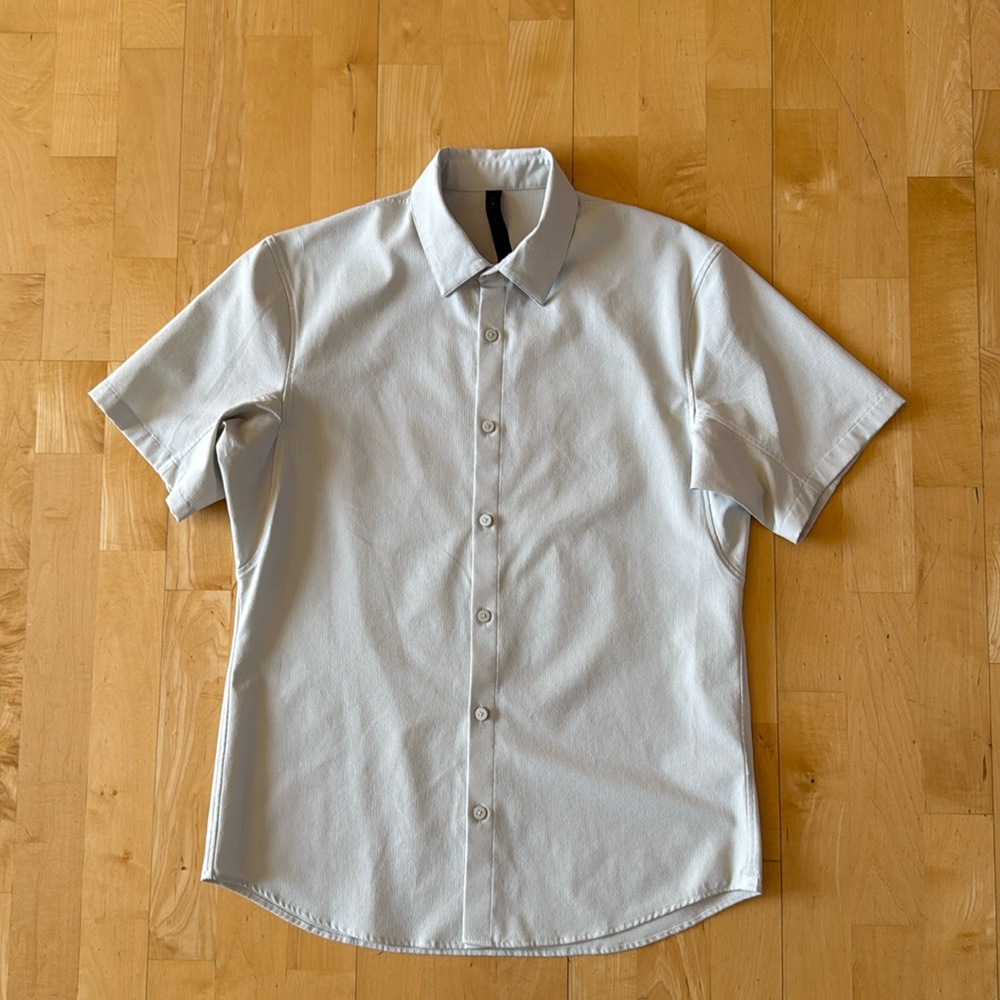 Lululemon Men’s Ventlight Mesh Short Sleeve Button Up